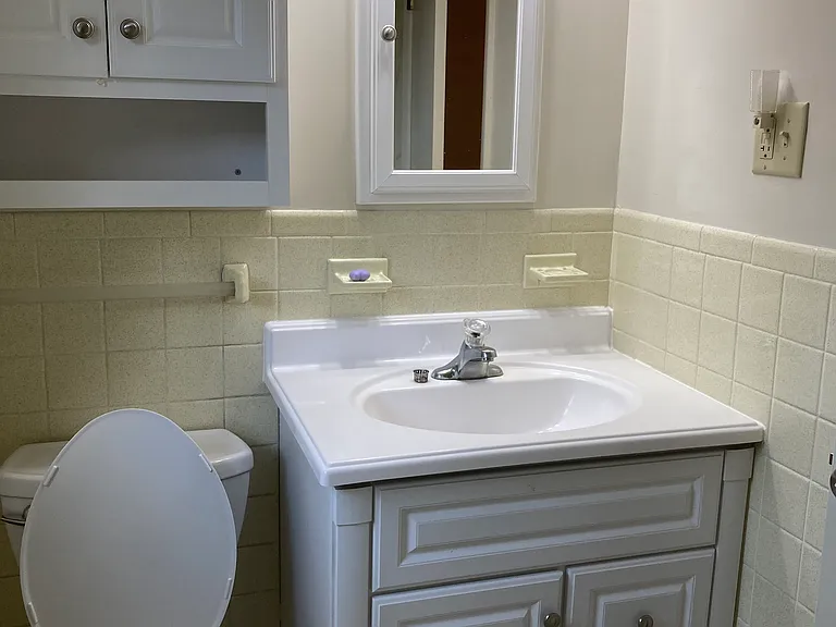 302 Kenwood Ave #3 — Photo 4