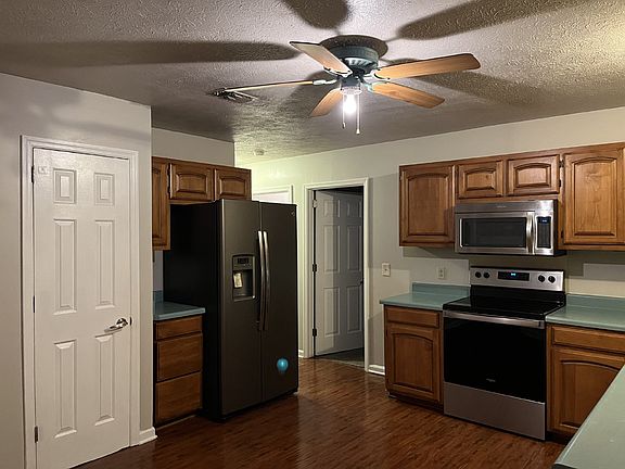 3rd image of 123 Bordeaux Ct