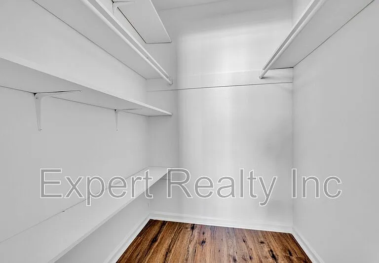 822 Linbard Ln — Photo 8