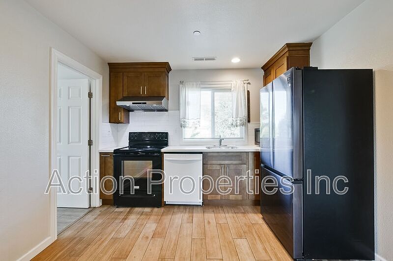 1st image of 565 4th Ave