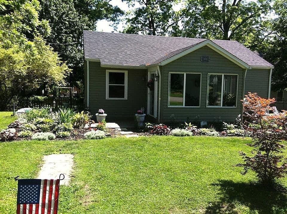 2nd image of 10711 Locust St