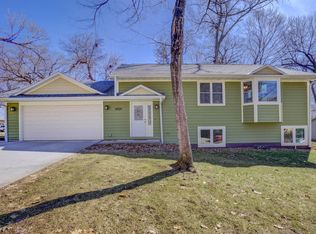 6829 Yuma Dr, Chanhassen, MN 55317