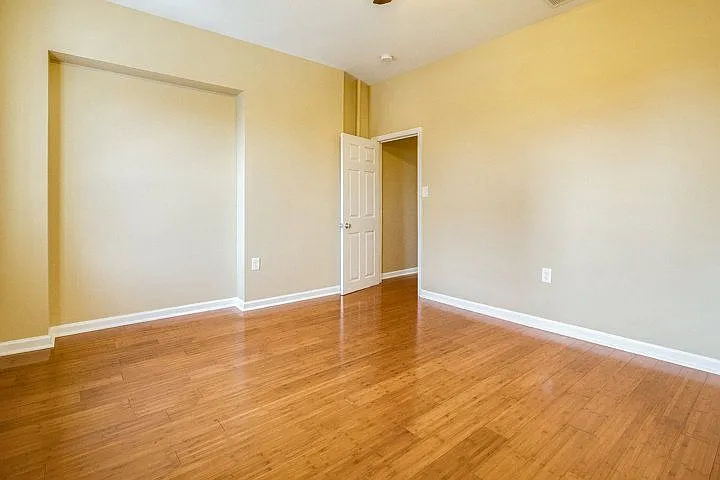 2501 Carpenter St #2 — Photo 6