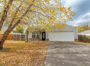 1523 N Timbercrest Ave, Fayetteville, AR 72704