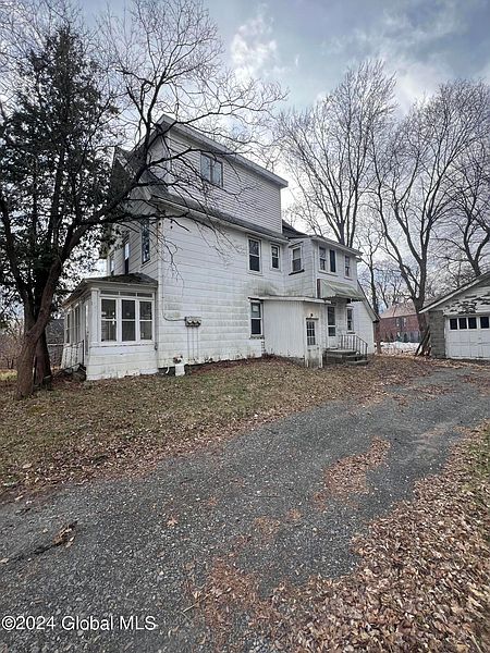 3rd image of 8 Van Rensselaer Road