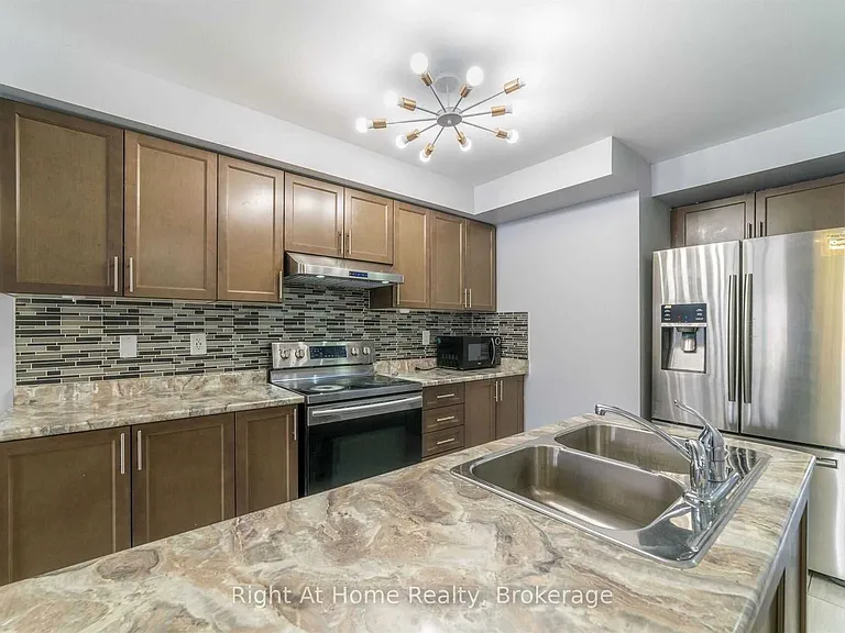 66 Knotty Pine Ave — Photo 6