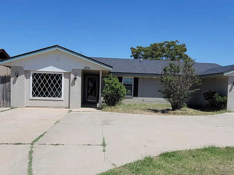1805 Magnolia Ave — Photo 1