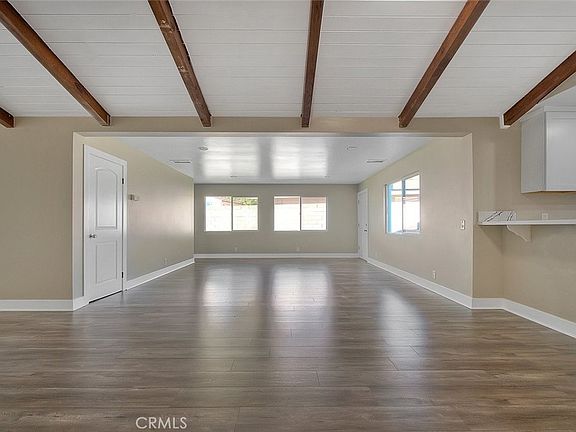 5th image of 340 W Caroline Ct