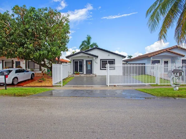 8869 NW 112th St, Hialeah Gardens, FL 33018