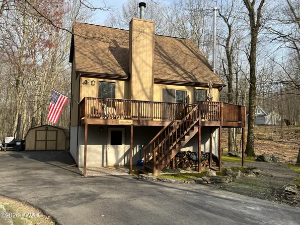 108 Crestview Ct, Hawley, PA 18428