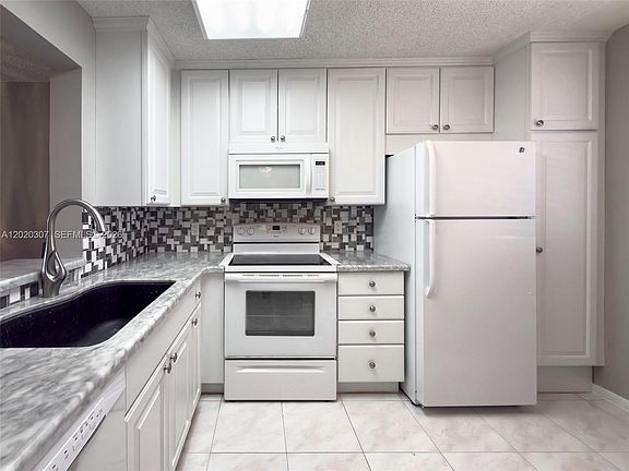 4th image of 7145 Huntington Ln APT 303