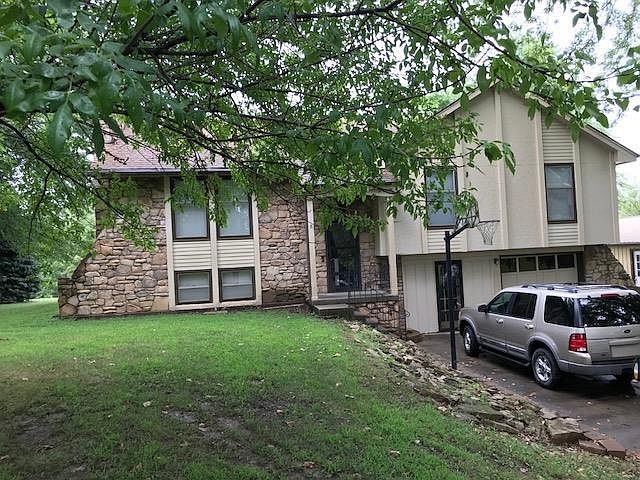 1st image of 5 SE Hillcrest Dr