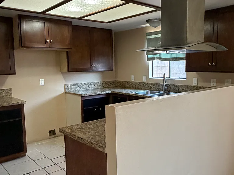 7654 Sterling Ave — Photo 3