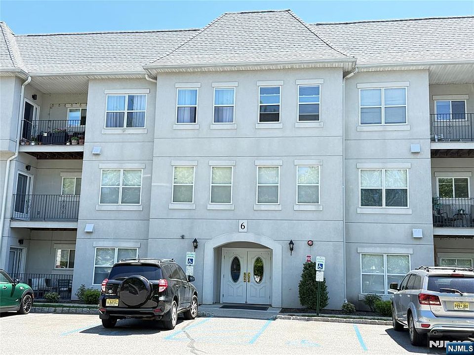 1st image of 608 Brittany Dr #608