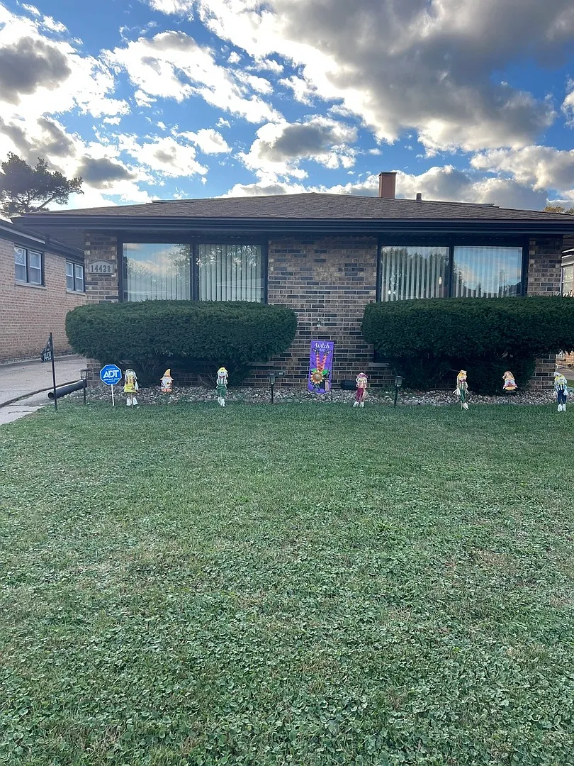 14428 Dante Ave photo 1