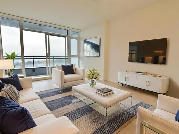 13675 107a Ave #1910, Surrey, BC V3T 2H2