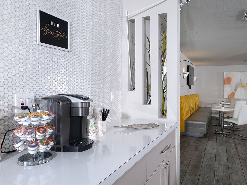 Fifteen 50 Apartments - Coffee Bar in Clubhouse