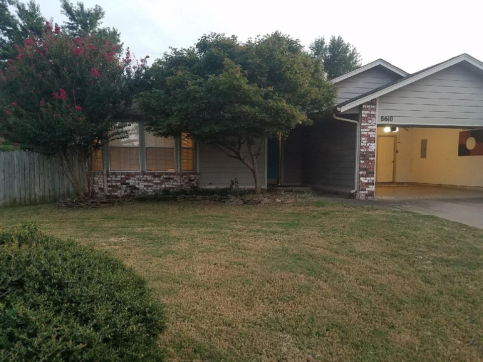 Front of house. Nice Curb Appeal