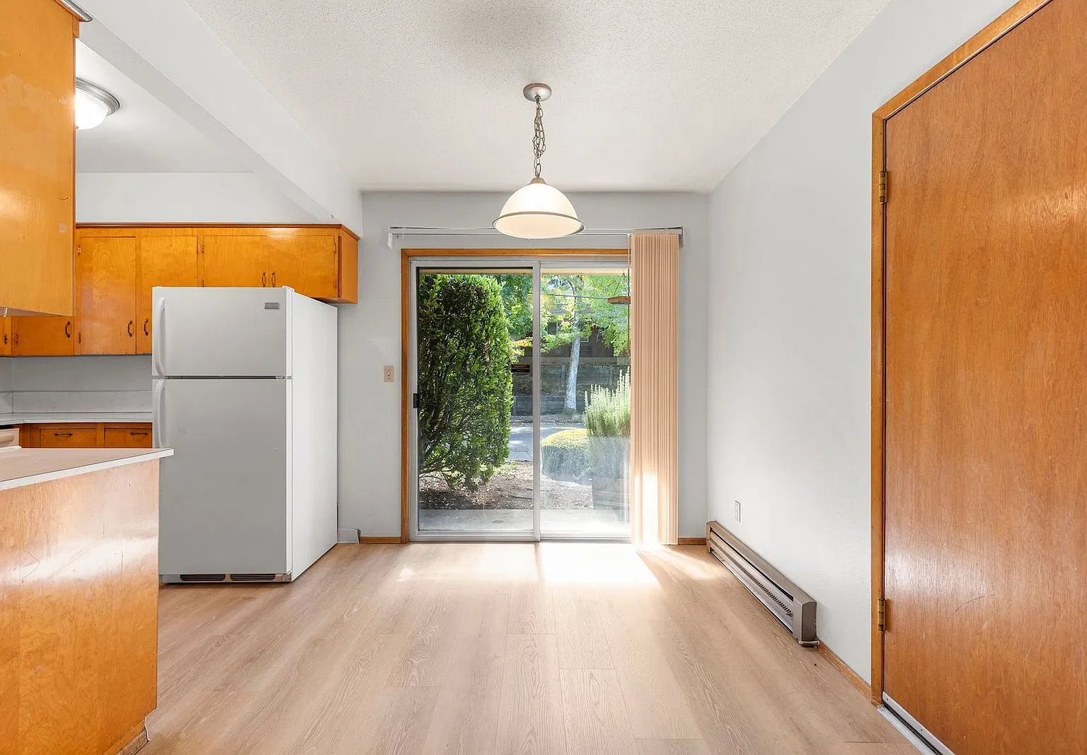 2 bed, 1.0 bath, 860 sqft, $1,895 — Photo 2