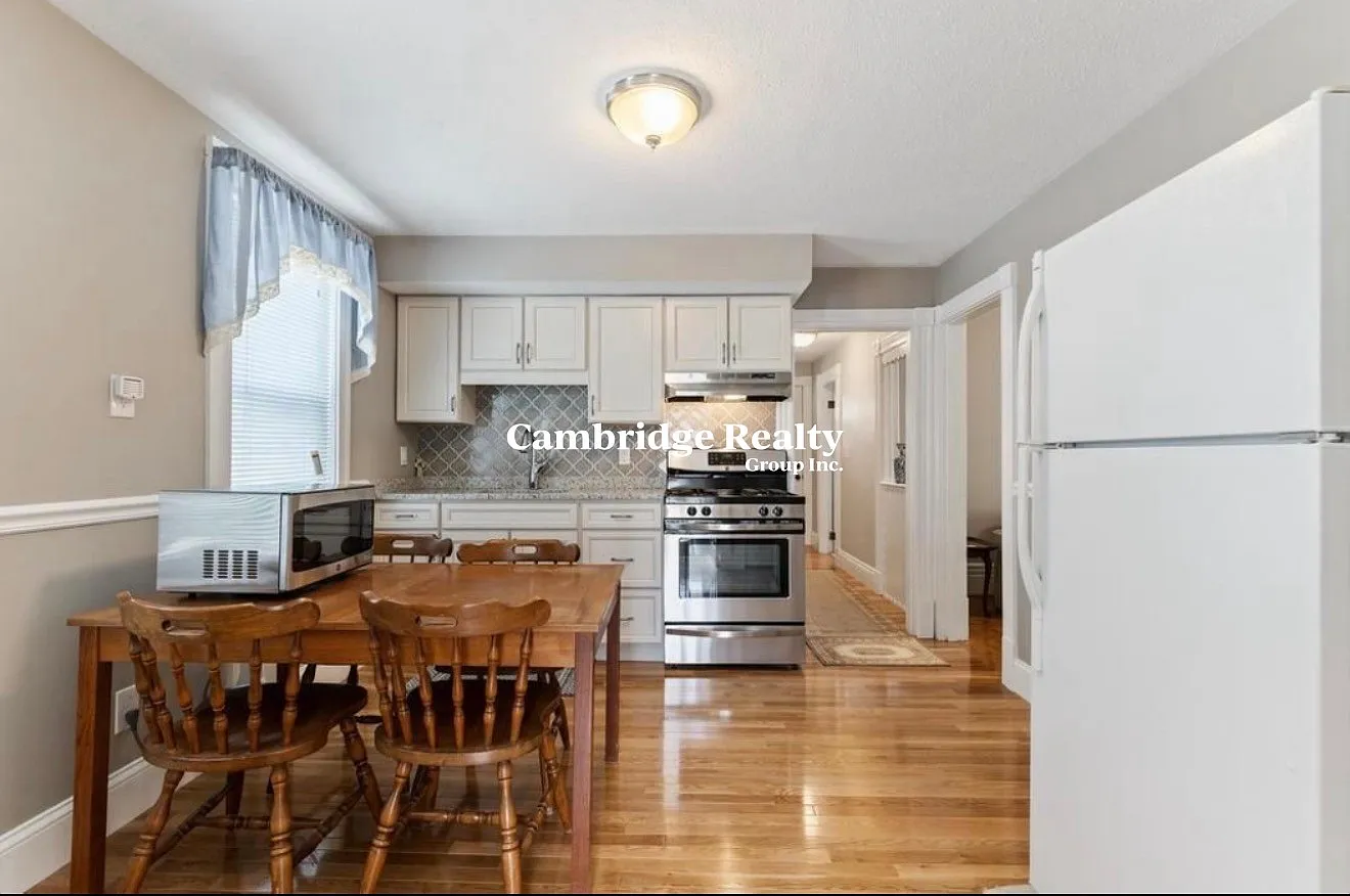 2 bed, 1.0 bath, $2,500 — Photo 4