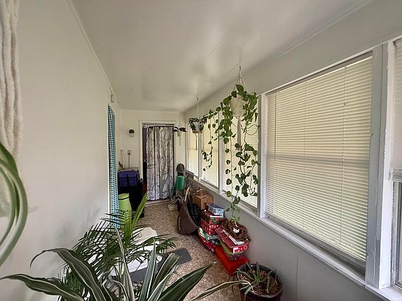 3rd image of 3115 Forest Ave