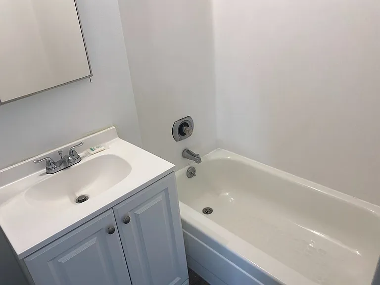 Curtiss Apartments — Photo 9