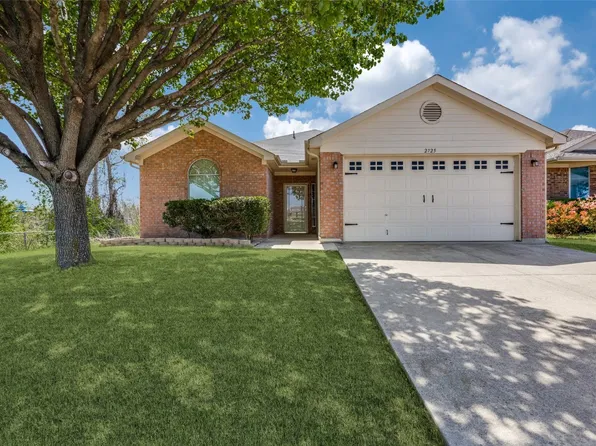 2725 Ensenada Ln, Fort Worth, TX 76108