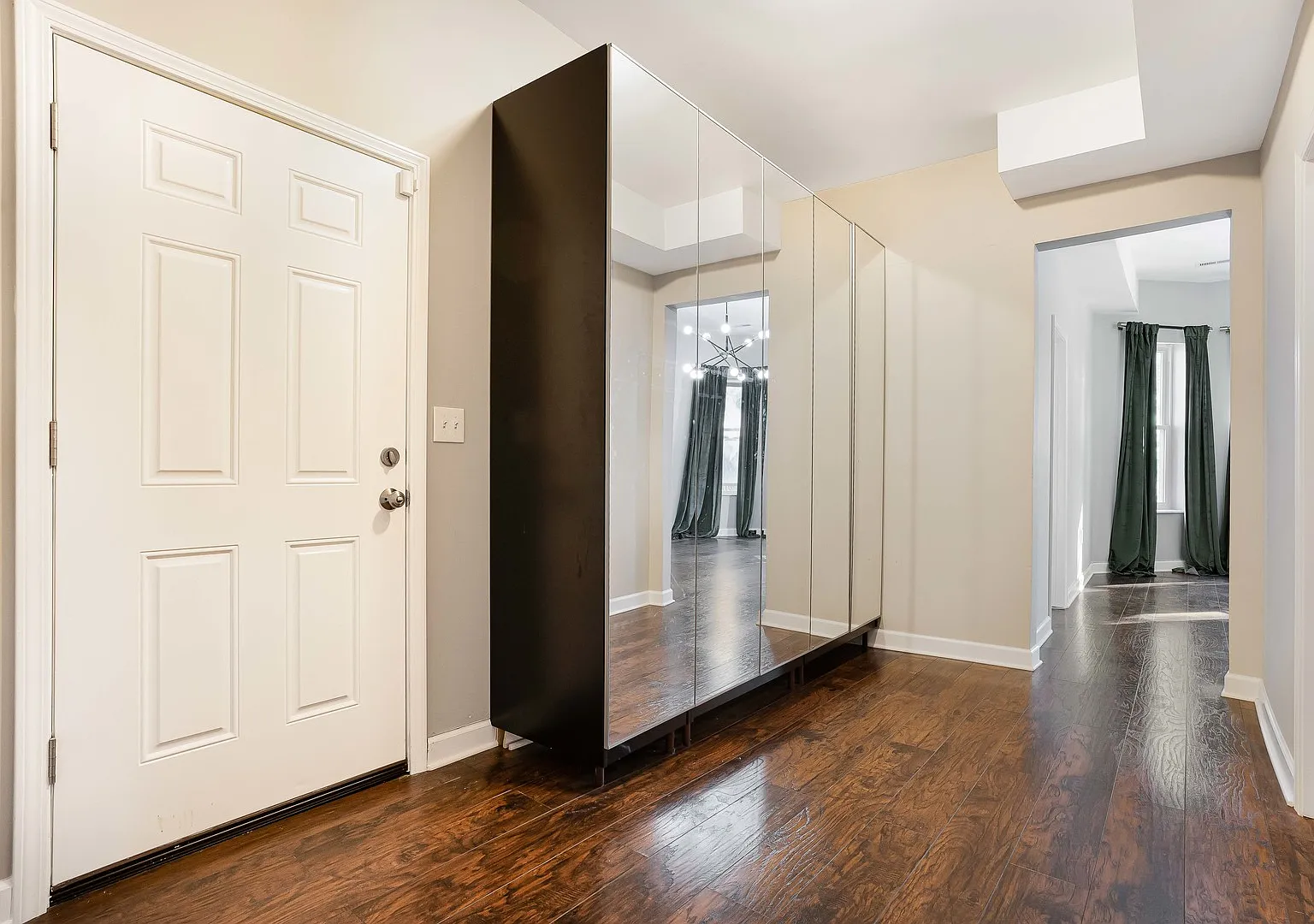 3 bed, 1300 sqft, $1,700 — Photo 4