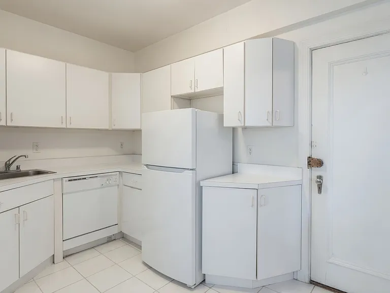 5056 N Marine Dr #A5 — Photo 3