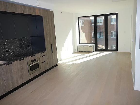 2nd image of 181 E 101st St #Penthouse 8