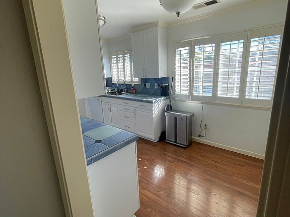 5th image of 108 Powell Ave #C