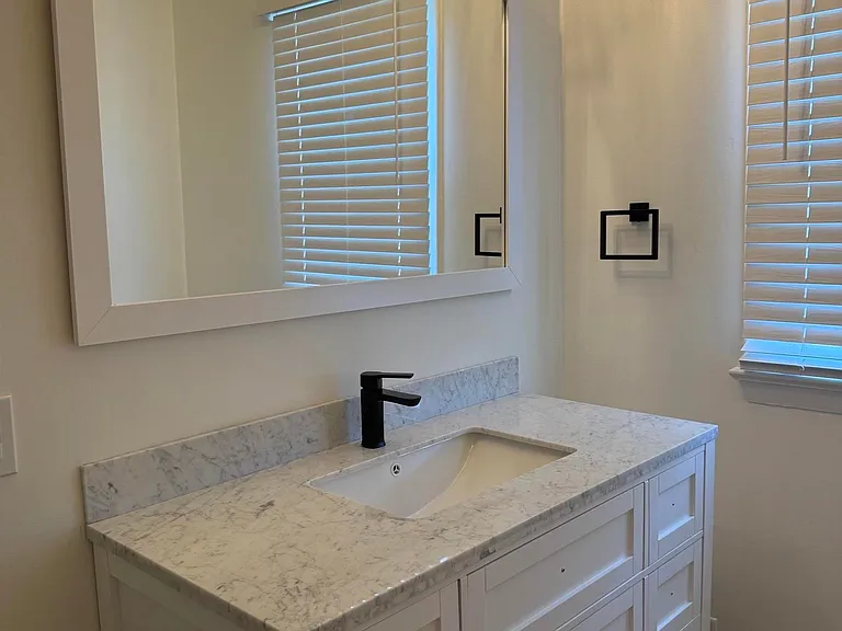 210 N Surrey Ave — Photo 9