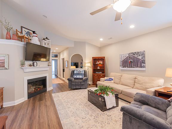 5th image of 125 Avalon Path