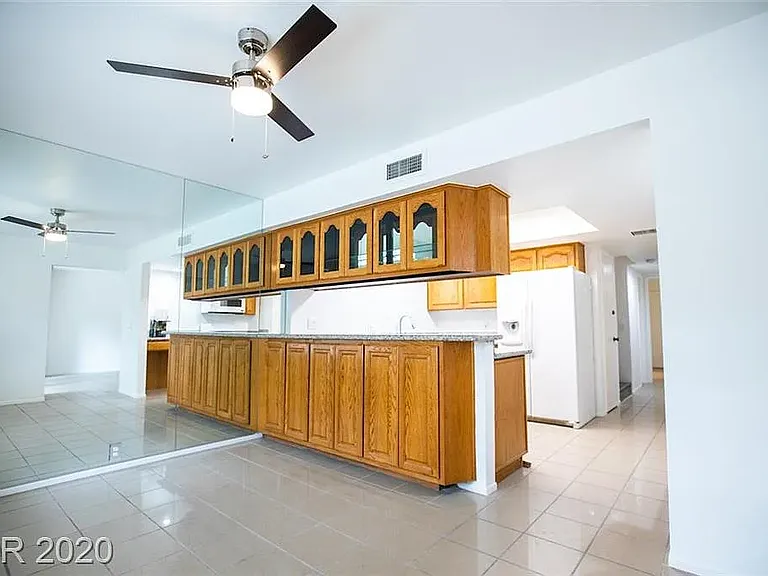 1125 Vegas Valley Dr — Photo 4