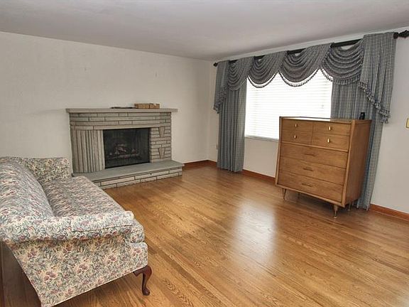 3rd image of 1277 Scenic Ct