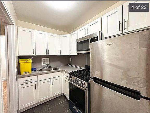 5th image of 14329 Barclay Ave APT 6D