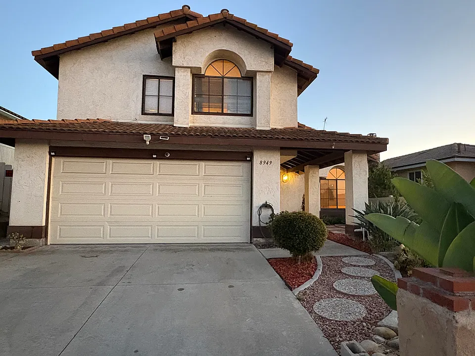8949 La Cartera St