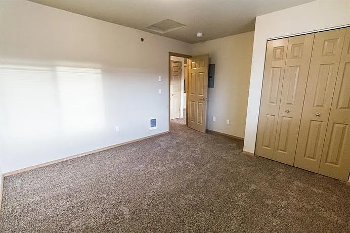 Tollefson Apartments — Photo 7