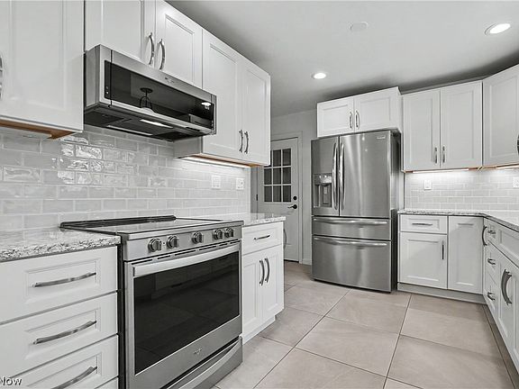 4th image of 295 Sleepy Hollow Dr