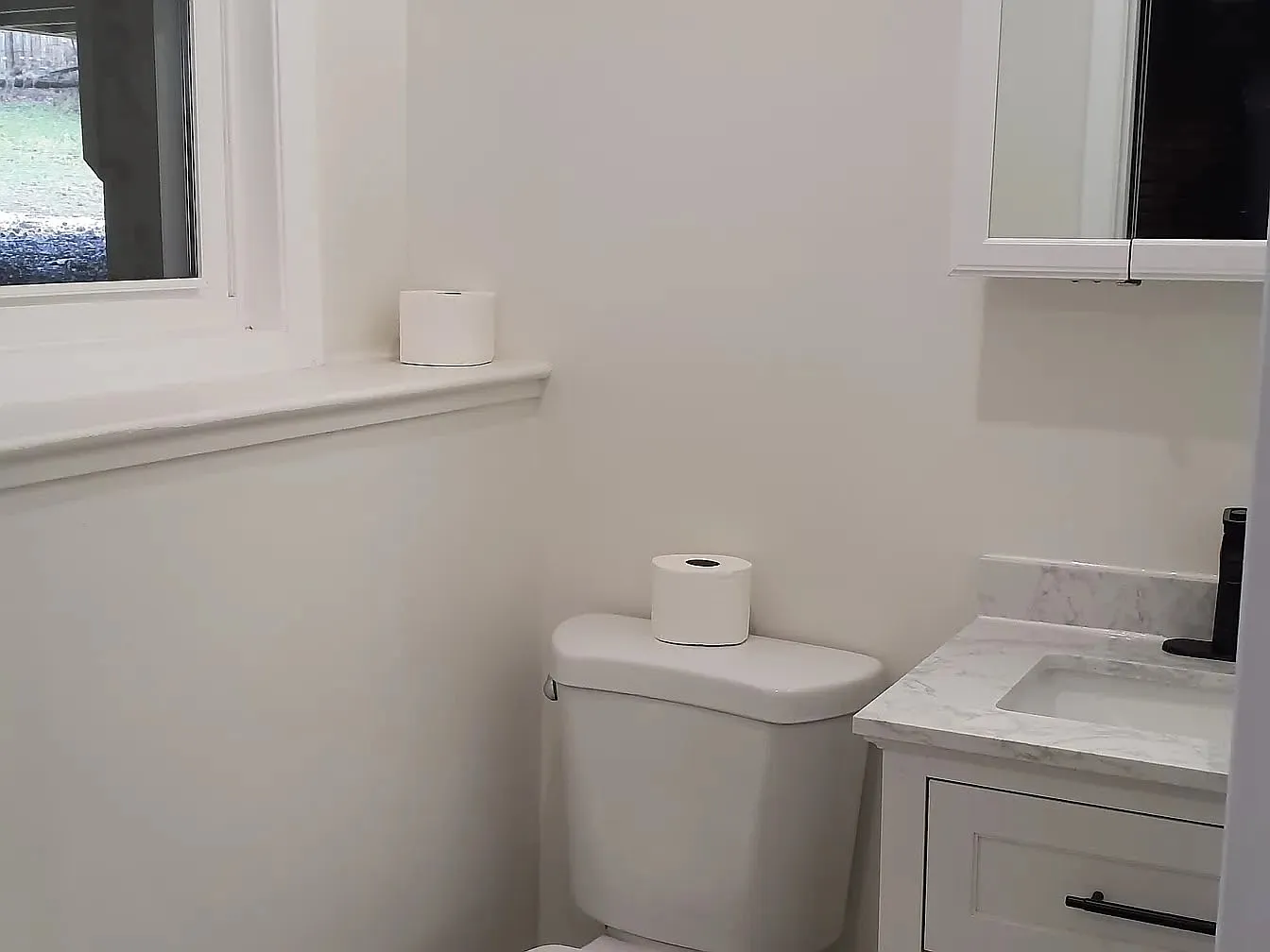 6 bed, $4,000 — Photo 1