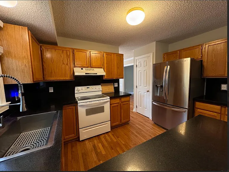 101 Queens Knoll Ct — Photo 4