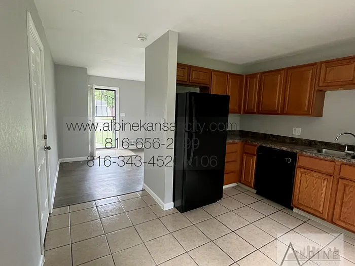 10731 Cambridge Ave — Photo 8