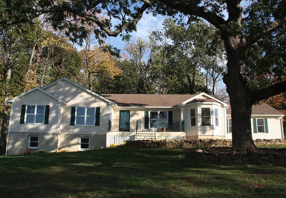 For Sale: 18122 Yellow Schoolhouse Road, Round Hill, VA 20141