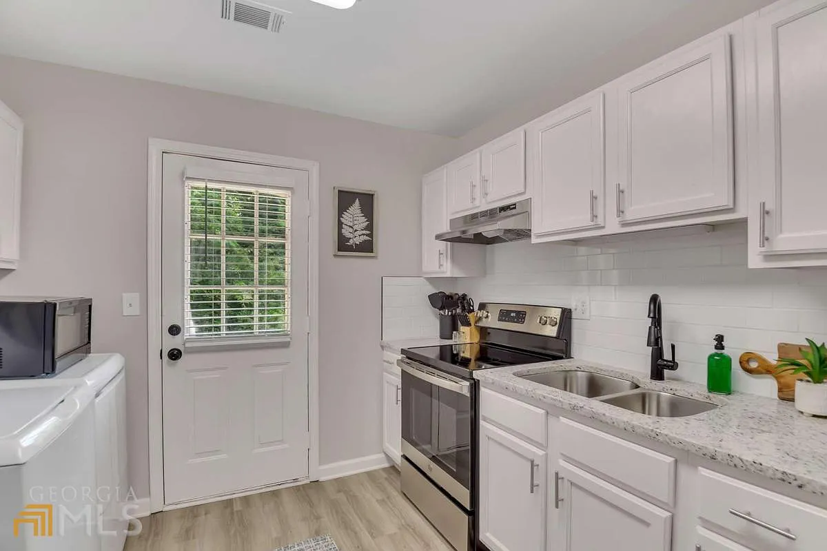 2 bed, 1.0 bath, 100 sqft, $3,100 — Photo 4
