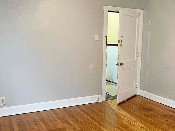 5th image of 3404 Whitfield Ave #3409-81