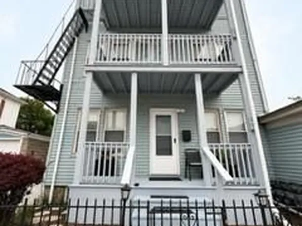 398 Willow St Floor 2, Woonsocket, RI 02895