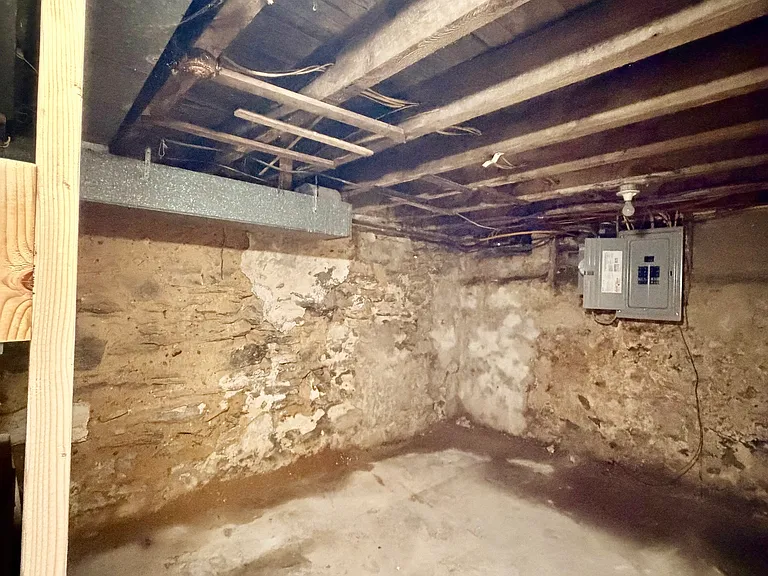 1844 Hart Ln — Photo 13