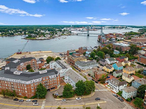 Aerial view of 33 Deer Street