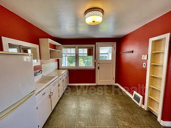 4th image of 961B Lawson Ave