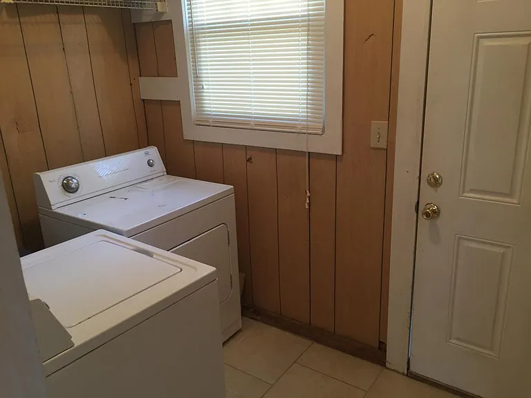 409 S Maple St — Photo 6